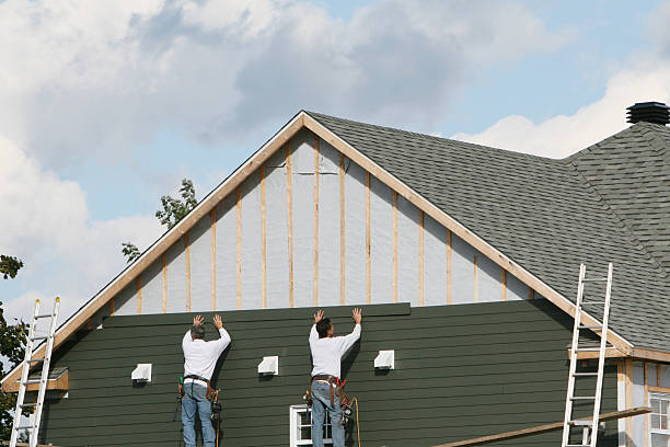 Professional Siding technician working in Woodbine, GA